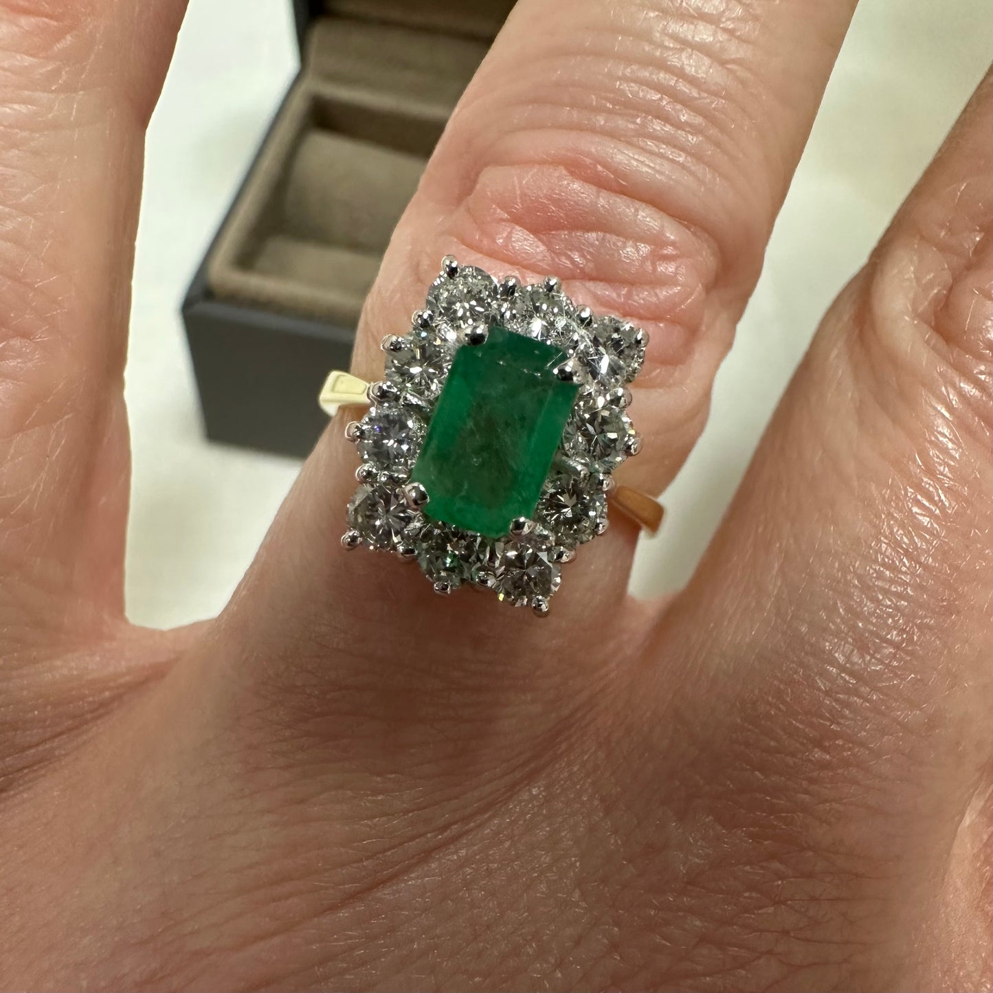18ct Emerald & Diamond cluster
