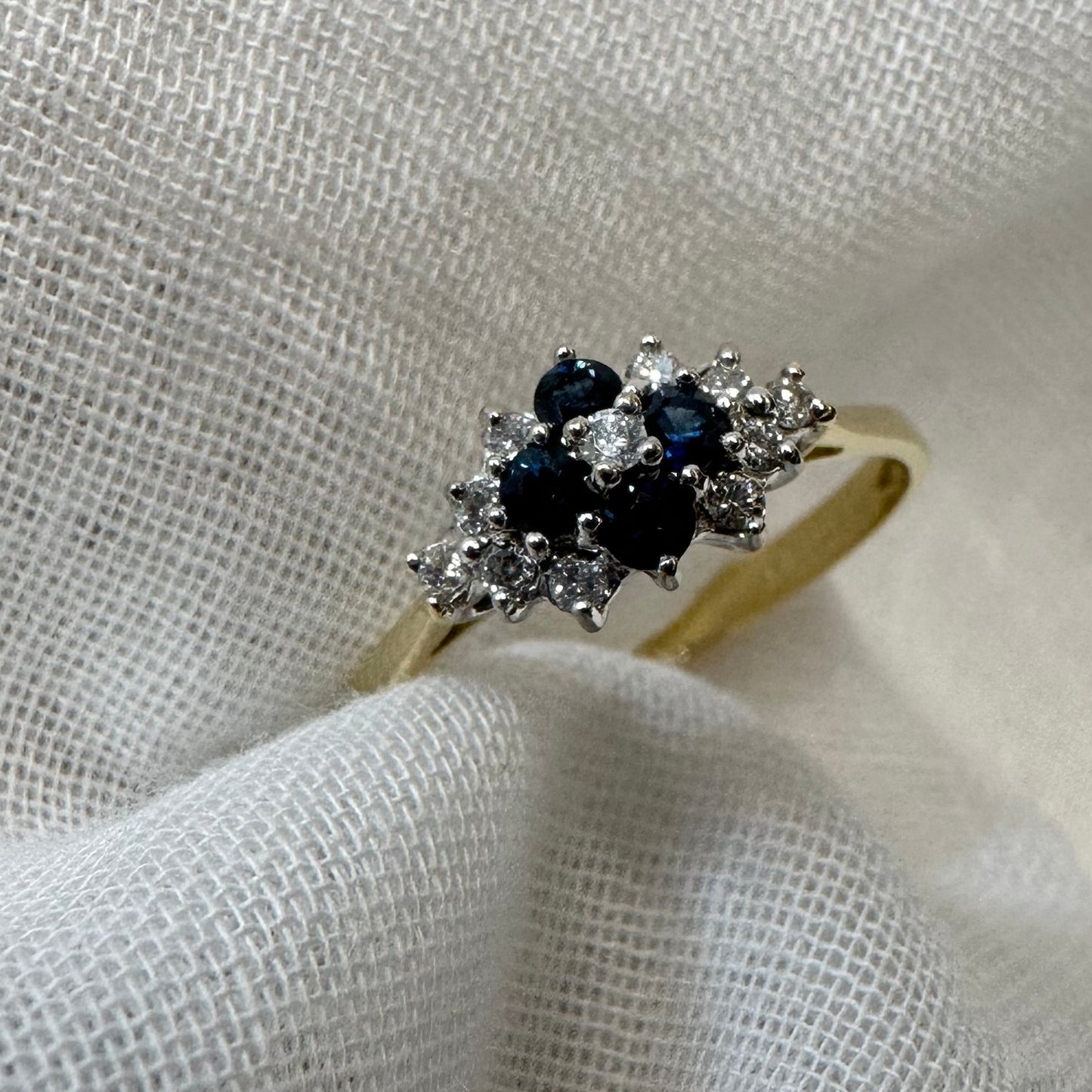 18ct Sapphire & Diamond Ring