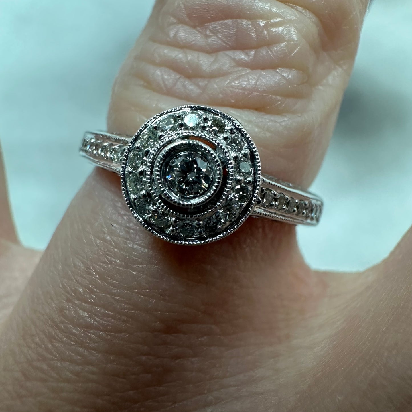 18ct vintage style halo ring