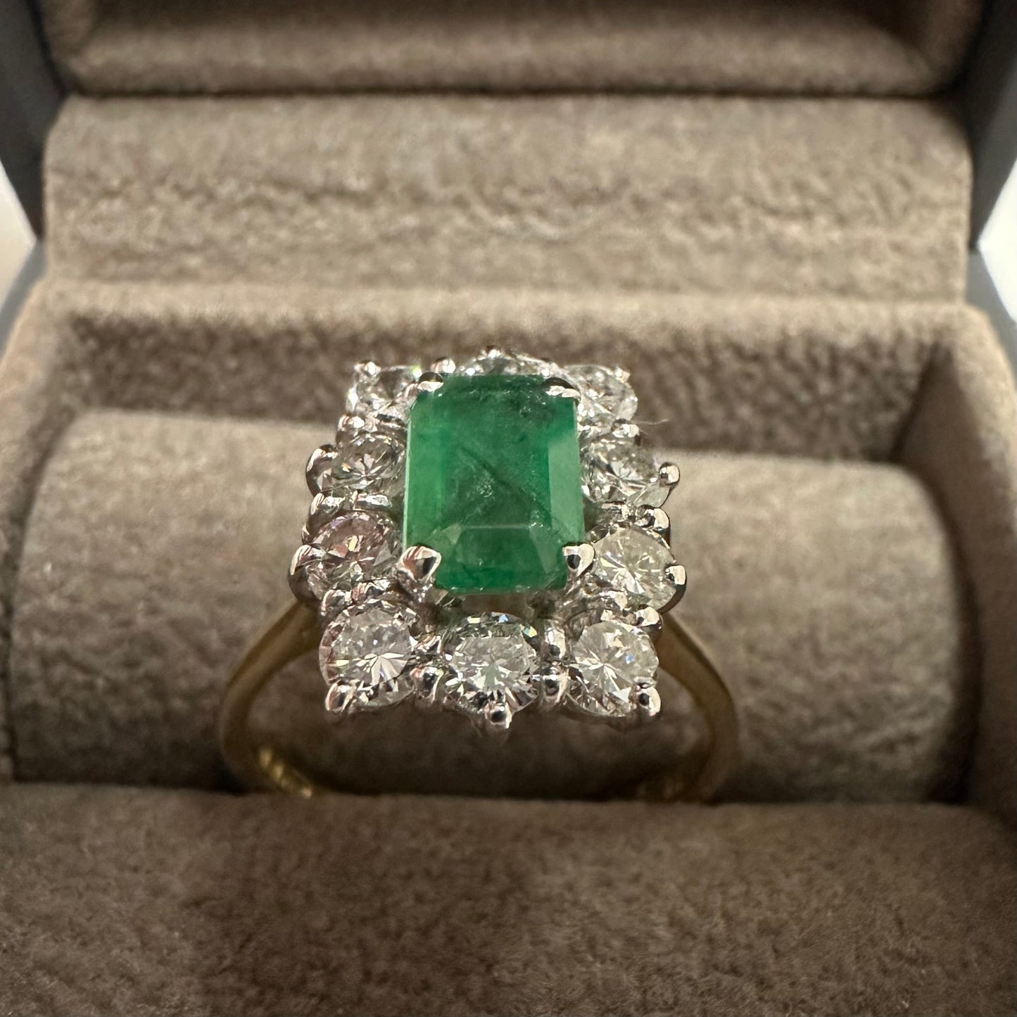 18ct Emerald & Diamond cluster