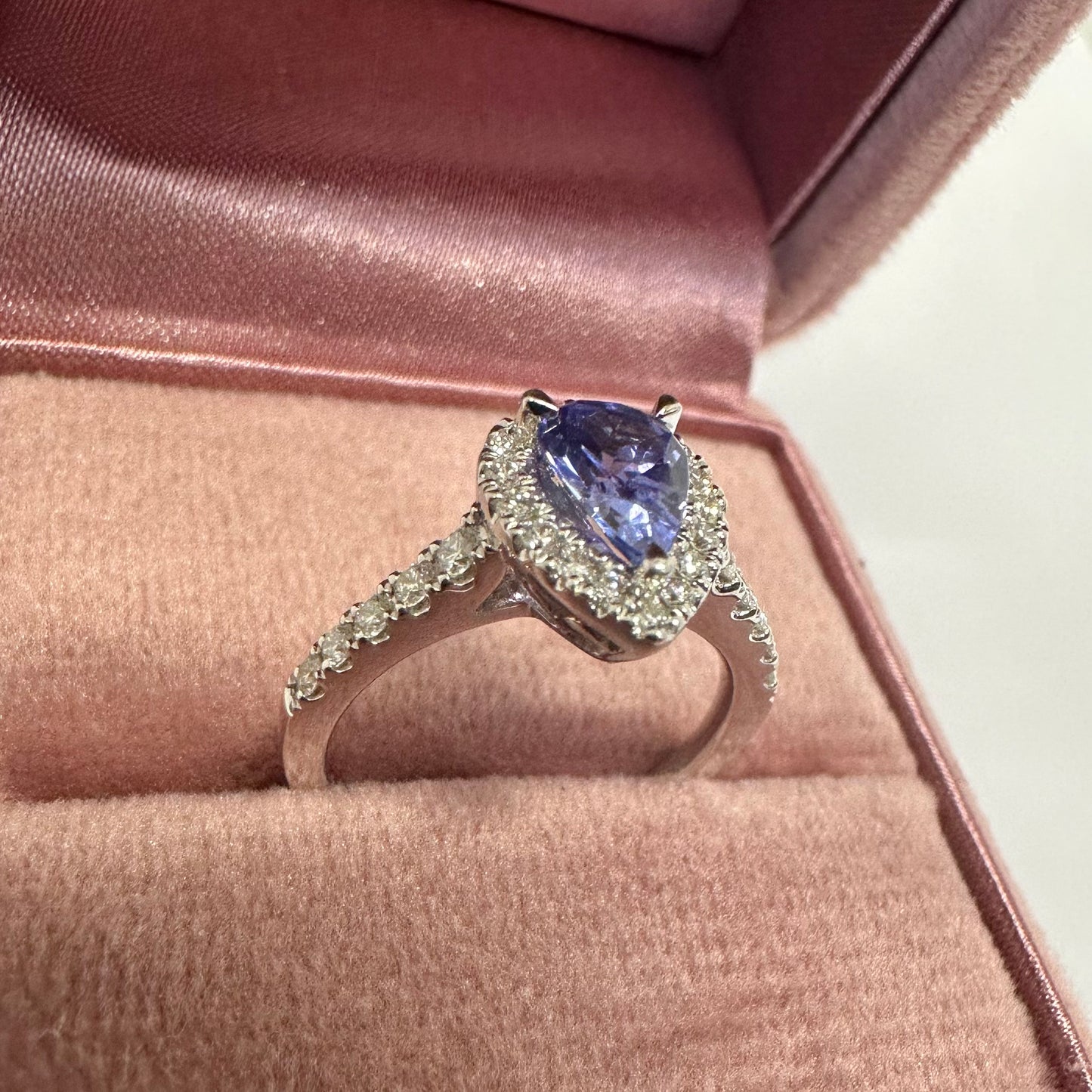 18ct Tanzanite & Diamond Ring