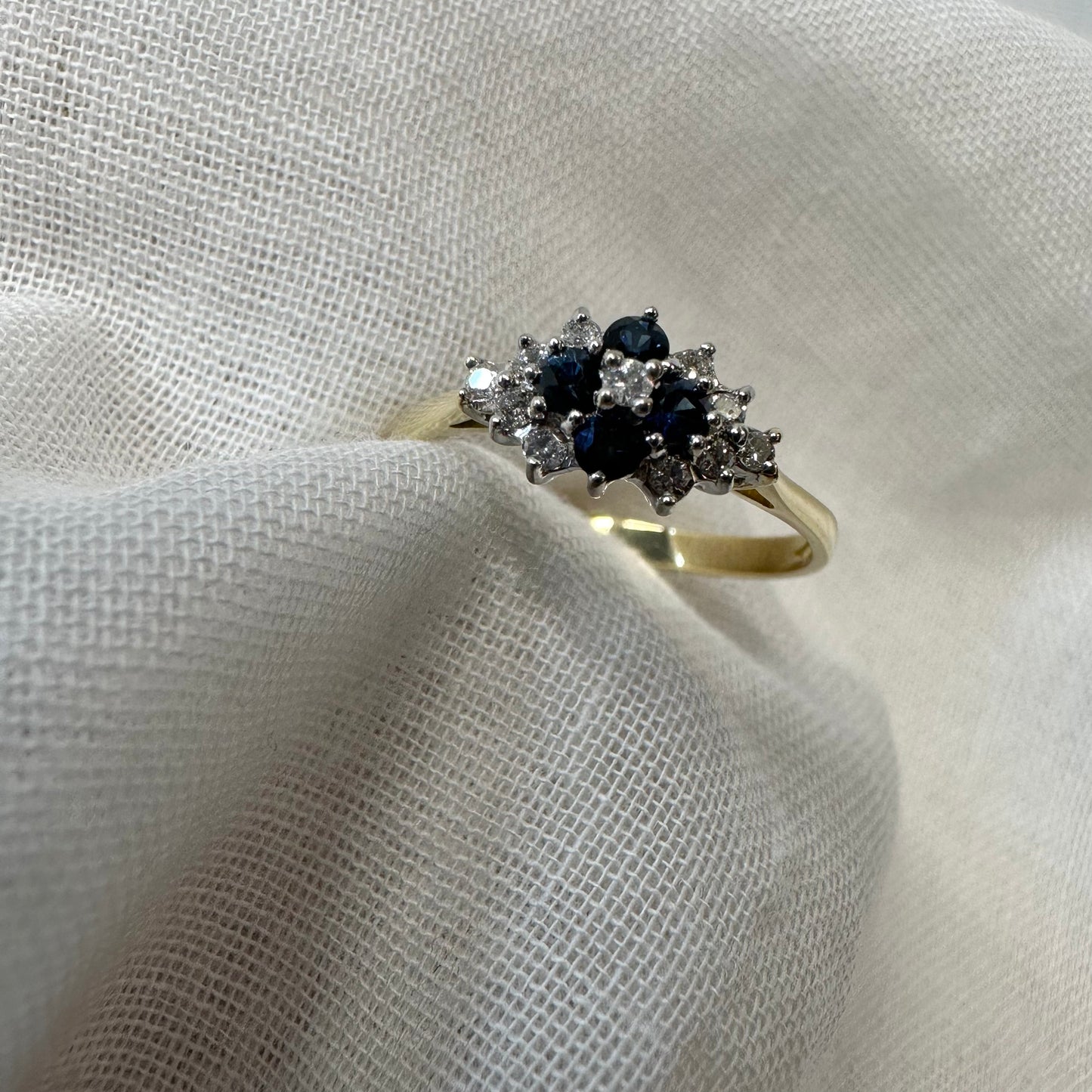 18ct Sapphire & Diamond Ring