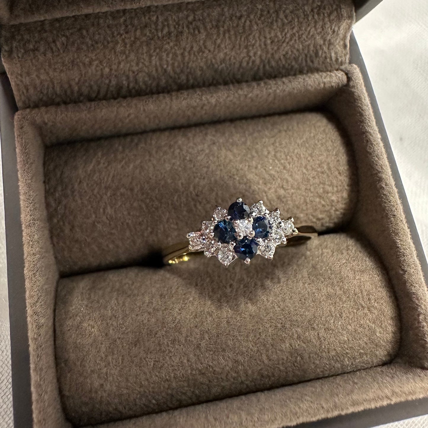 18ct Sapphire & Diamond Ring