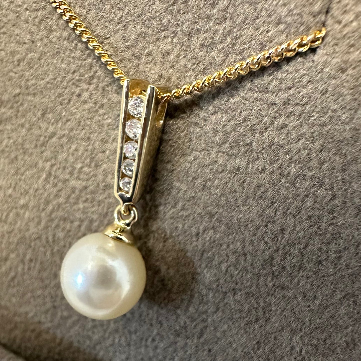 9ct Pearl & Diamond Necklace
