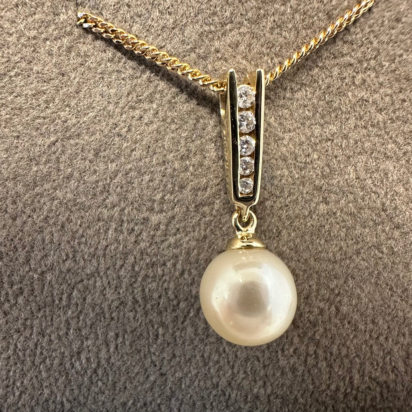 9ct Pearl & Diamond Necklace