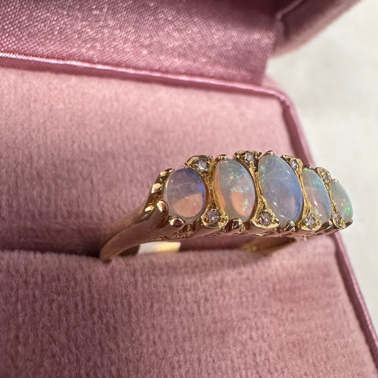 18ct Opal & Diamond Ring