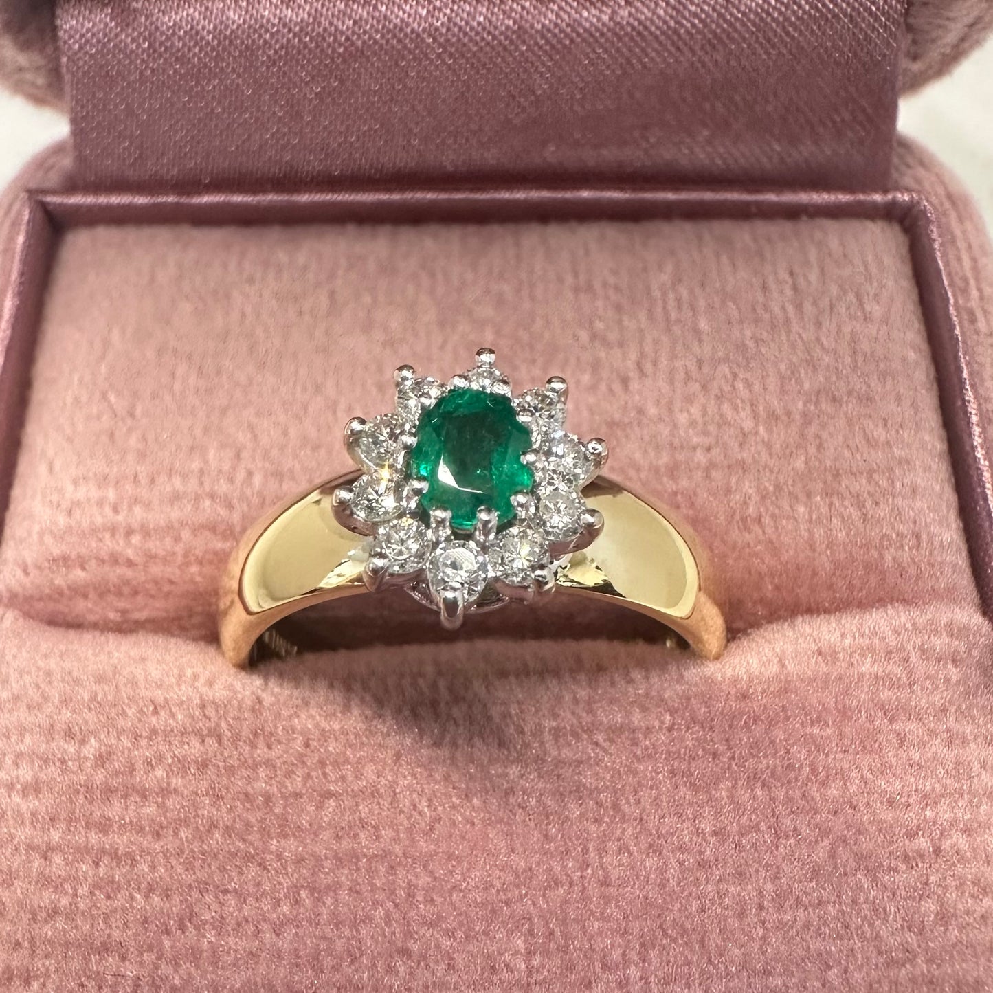 18ct Emerald & Diamond Ring