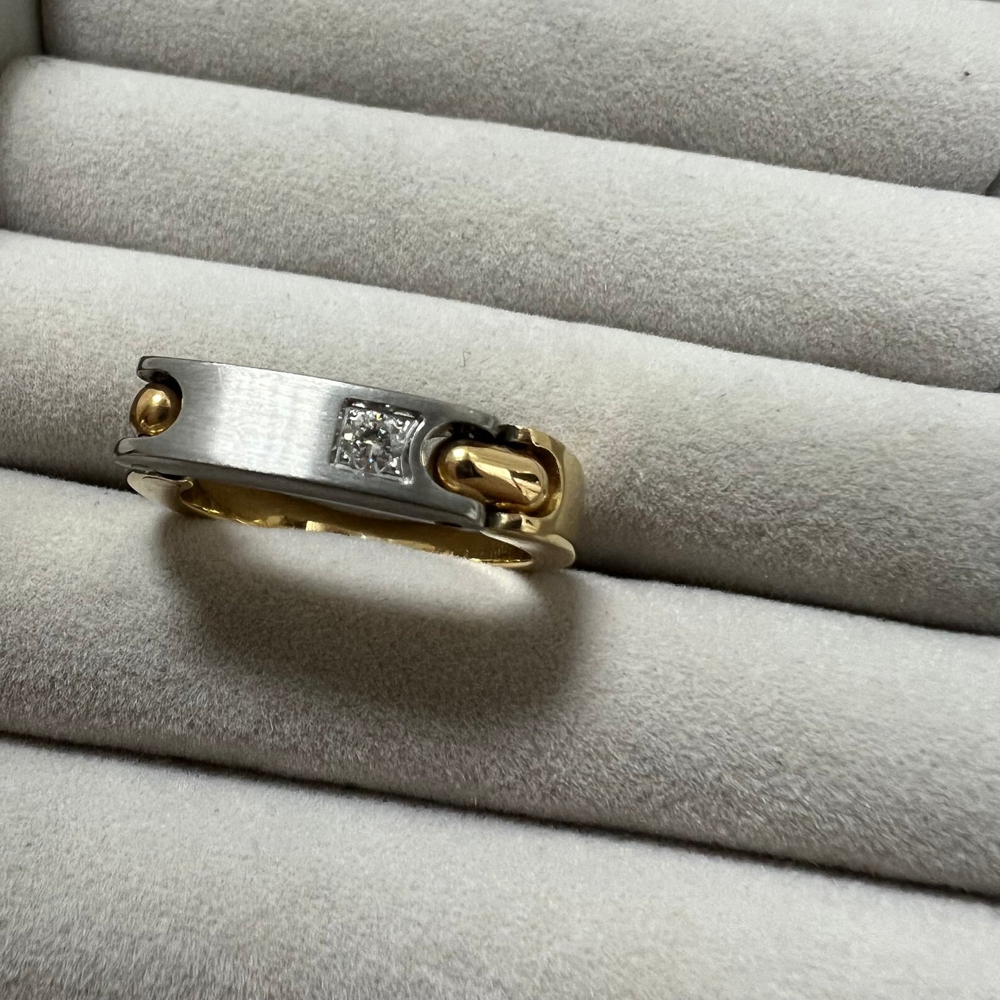 Péquignet Diamond Ring