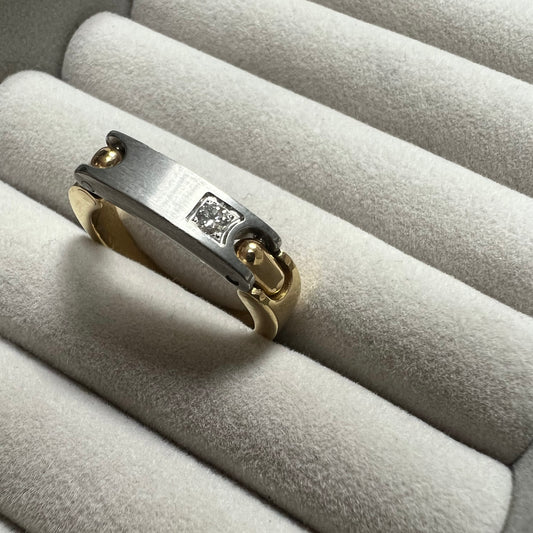 Péquignet Diamond Ring