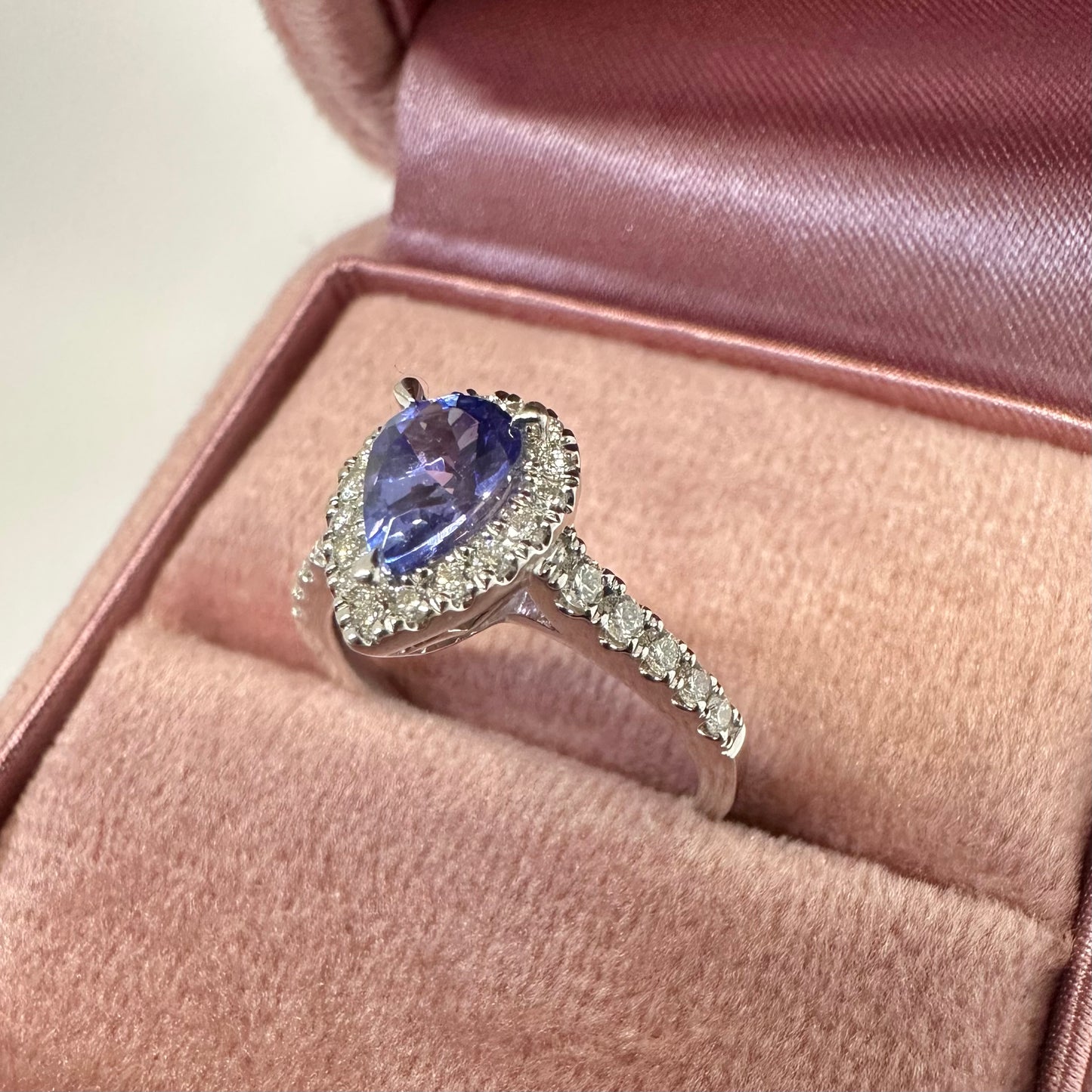 18ct Tanzanite & Diamond Ring