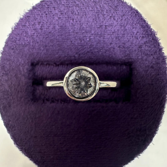 Platinum diamond solitaire