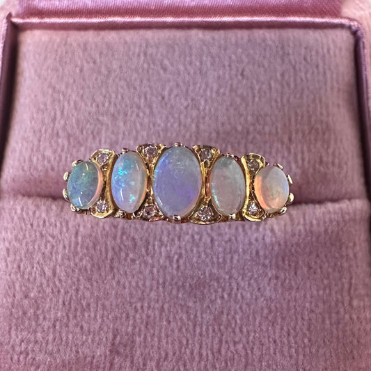 18ct Opal & Diamond Ring