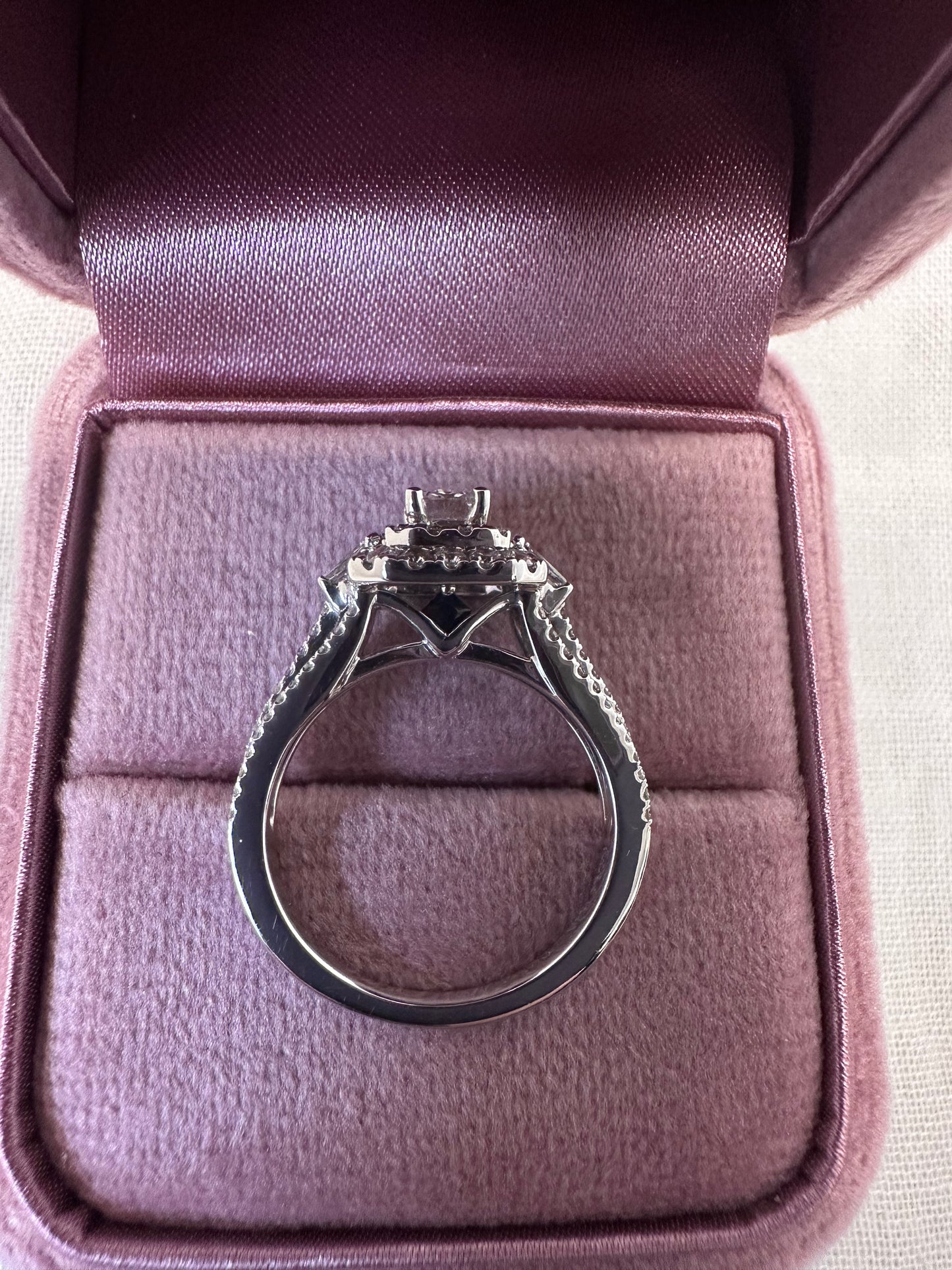 18ct Vera Wang Engagement Ring