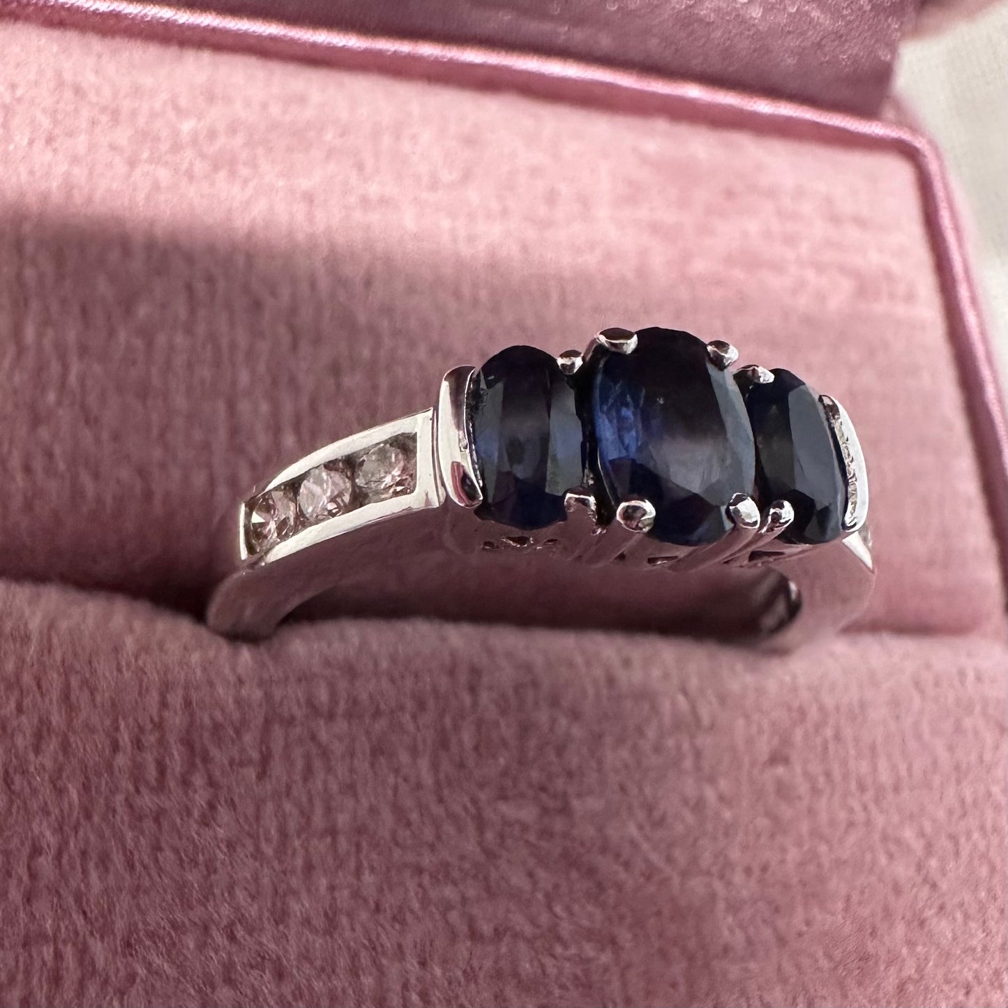 18ct Sapphire & Diamond Ring