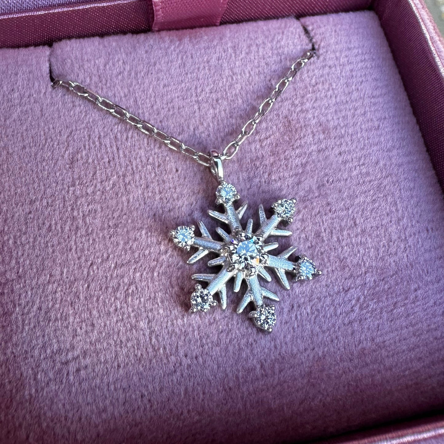 9ct Snowflake Necklace - Lucy in the Sky