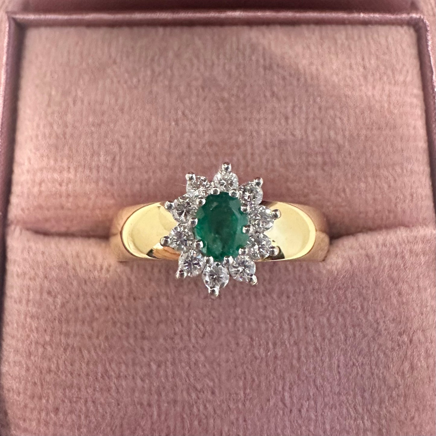 18ct Emerald & Diamond Ring