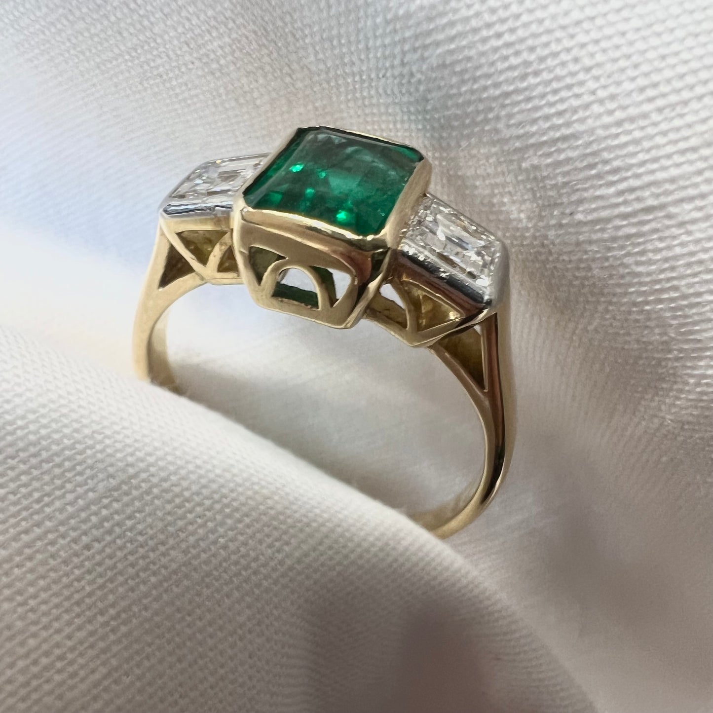 18ct Art Deco Emerald & Diamond Ring